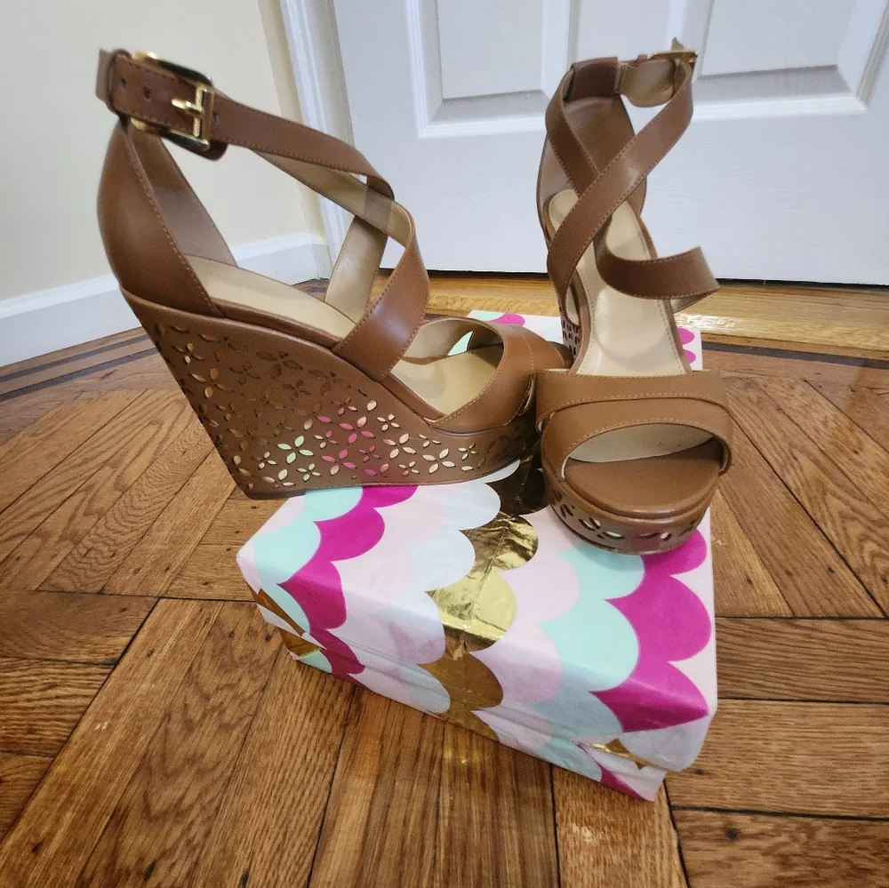 Michael Kors platform Sandals - Picture 2 of 7